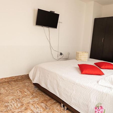 Komodo Alojamiento- Hostal Autoservicio, Ubicado Cerca Al Centro Historico - Bano Privado, Wifi , Cama 2X2 Y Agua Caliente Y Cocina Compartida Popayan Exteriér fotografie