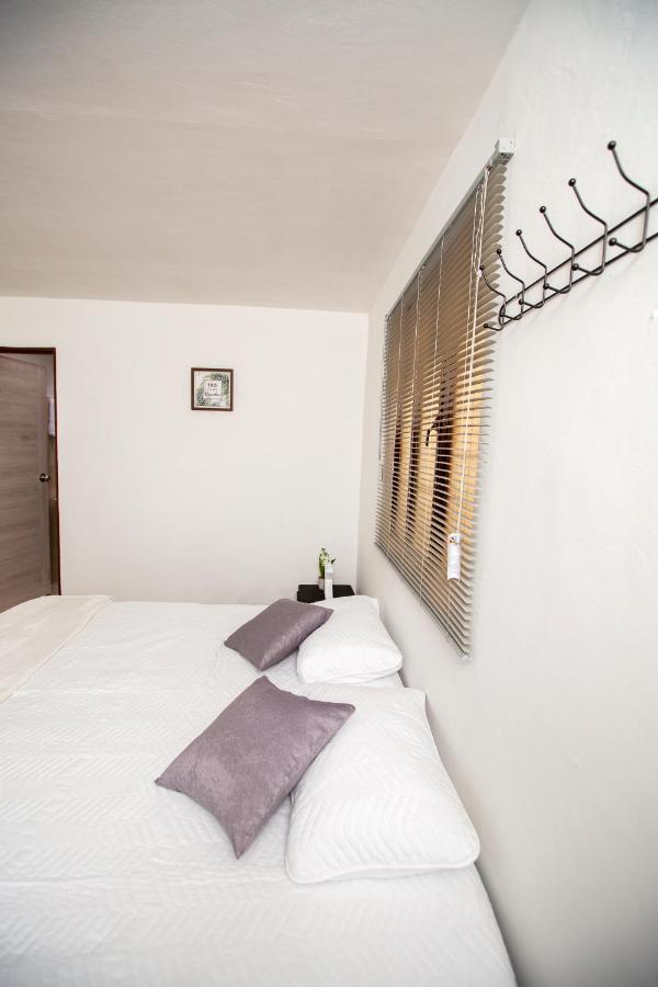 Komodo Alojamiento- Hostal Autoservicio, Ubicado Cerca Al Centro Historico - Bano Privado, Wifi , Cama 2X2 Y Agua Caliente Y Cocina Compartida Popayan Exteriér fotografie