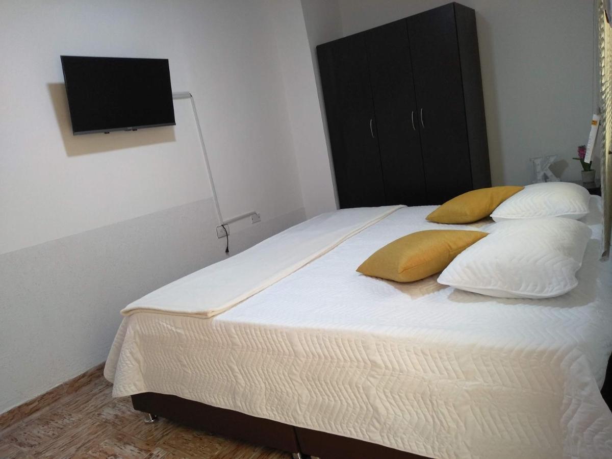 Komodo Alojamiento- Hostal Autoservicio, Ubicado Cerca Al Centro Historico - Bano Privado, Wifi , Cama 2X2 Y Agua Caliente Y Cocina Compartida Popayan Exteriér fotografie