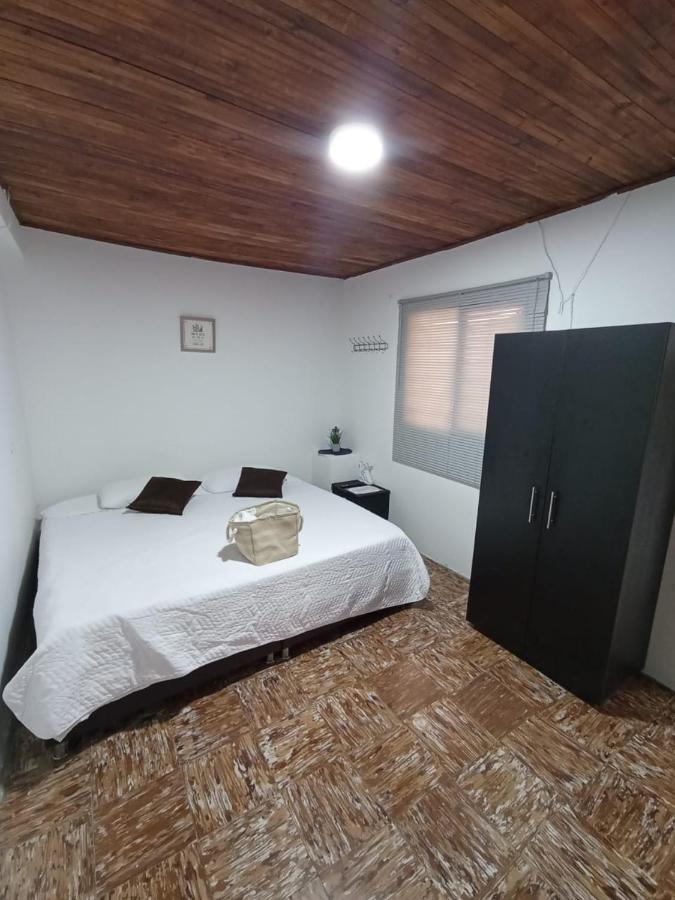 Komodo Alojamiento- Hostal Autoservicio, Ubicado Cerca Al Centro Historico - Bano Privado, Wifi , Cama 2X2 Y Agua Caliente Y Cocina Compartida Popayan Exteriér fotografie