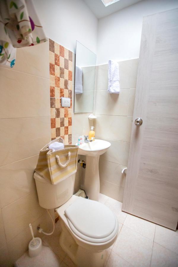 Komodo Alojamiento- Hostal Autoservicio, Ubicado Cerca Al Centro Historico - Bano Privado, Wifi , Cama 2X2 Y Agua Caliente Y Cocina Compartida Popayan Exteriér fotografie