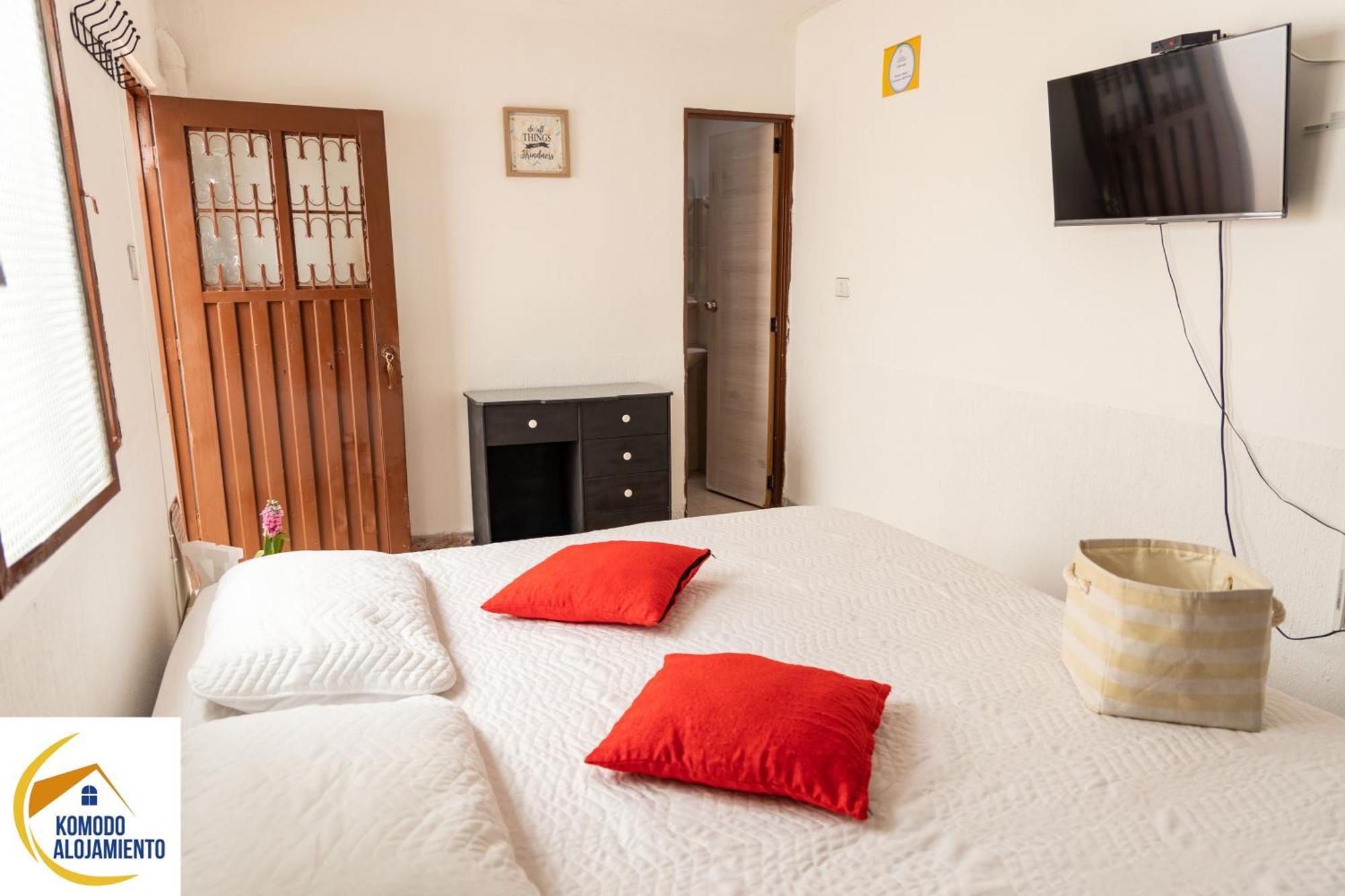 Komodo Alojamiento- Hostal Autoservicio, Ubicado Cerca Al Centro Historico - Bano Privado, Wifi , Cama 2X2 Y Agua Caliente Y Cocina Compartida Popayan Exteriér fotografie